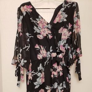 NEW YORK & COMPANY - Black and floral print romper
